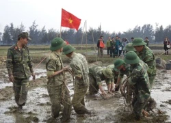 Phát hiện quả bom dài 1,2 mét trên cánh đồng