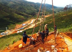 Sập hầm thủy điện "vùi" 12 công nhân: Những mũi khoan nhọc nhằn!