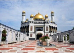 Tận thấy Thánh đường Hồi giáo toàn vàng ở Brunei