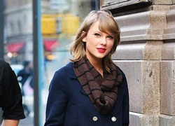 Taylor Swift xinh đẹp dạo phố chuẩn bị đón Giáng sinh