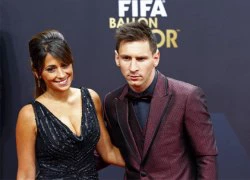 Bạn gái Messi khoe ngực nóng bỏng