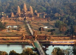 Bắt quả tang du khách chụp ảnh khỏa thân ở Angkor Wat