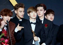 EXO lập hattrick tại Seoul Music Awards