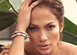 Fan trầm trồ vì Jennifer Lopez đẹp gợi cảm bất chấp tuổi 45