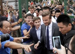 Fan Trung Quốc chen chúc, đổ máu vì Becks