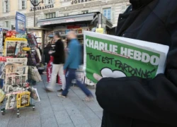 Hãng hàng không Pháp phát miễn phí số Charlie Hebdo mới nhất