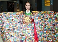 Hoa hậu Hàn gây chú ý với trang phục Hanbok lạ mắt