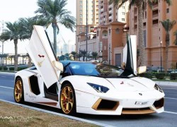 Lóa mắt với Lamborghini Aventador Roadster độ bằng vàng thật