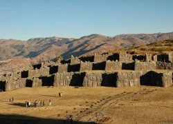 Những bức tường của pháo đài cổ Sacsayhuaman