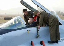 Ông Kim Jong-un hứa xây rạp chiếu phim cho không quân