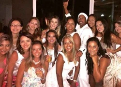 Ronaldinho đón năm mới bên 1 rừng người đẹp