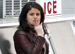 Selena Gomez làm gái hư trong phim mới