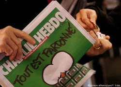 Số mới của Charlie Hebdo được rao bán với giá "trên trời"