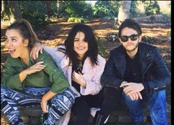 Selena Gomez - Zedd "hẹn hò kép" với Zac Efron và bạn gái