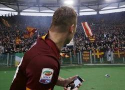 Totti xì tin 'tự sướng' mừng bàn thắng