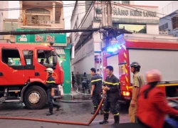 TP. Hồ Chí Minh: Ba em nhỏ thoát chết khi căn nhà bốc cháy lớn