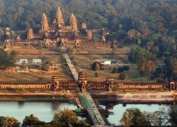 Bắt giữ 3 du khách Pháp chụp ảnh khỏa thân ở Angkor Wat