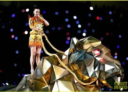 Katy Perry cưỡi sư tử khổng lồ lên sân khấu siêu khủng