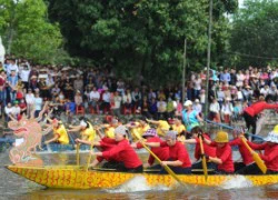 Đắm thuyền vì thi đấu thổi cơm, bắt vịt trên sông