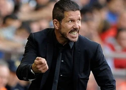 HLV Simeone giơ nắm đấm với đồng nghiệp