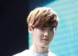 Lee Jong Suk quyến rũ với làn da trắng hoàn hảo hơn cả phụ nữ