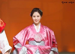 Mỹ nữ Hàn đọ sắc trong hanbok truyền thống