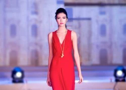 Nguyễn Oanh lạnh lùng catwalk giữa dàn Next Top Model