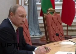 Ông Putin bẻ gãy bút chì trên bàn đàm phán