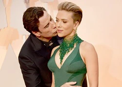 Scarlett Johansson bênh vực John Travolta cưỡng hôn