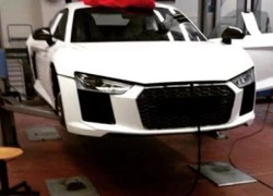 Siêu xe Audi R8 bị "chộp" tại nhà máy