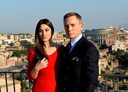 &#8220;Spectre&#8221; khoe &#8220;Bond Girl&#8221; già nhất lịch sử và dàn siêu xe đẹp nín thở