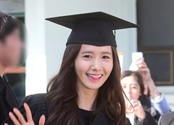 Yoona (SNSD) rạng rỡ khoác áo cử nhân