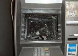 4 người nước ngoài phá trụ thẻ ATM