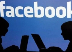 Anh ấy mê các cô gái trên Facebook hơn em