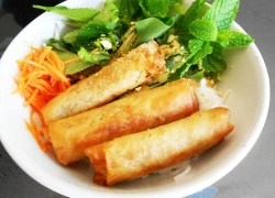 [Chế biến] - Bữa sáng ngon miệng với bún chả giò