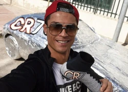 C. Ronaldo trổ tài 'độ' xe cho đồng đội