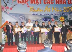 Chủ tịch Quốc hội gặp mặt đầu năm các nhà đầu tư tại Nghệ An