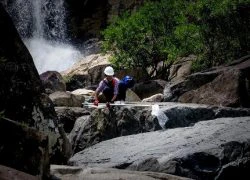 Đánh đu giữa lưng chừng trời - công việc "độc đáo nhất thế giới"