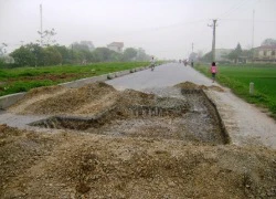 Đơn vị thi công đào hố không cảnh báo, người dân liên tiếp "dính bẫy"