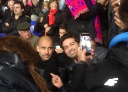 Guardiola 'tất bật' bắt tay và selfie với fan