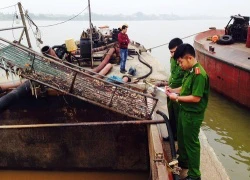 Hà Nội: Bắt quả tang khai thác cát trái phép ở sông Hồng