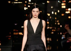 Kendall Jenner 'công phá' 3 tuần thời trang liên tiếp