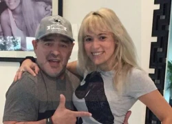 Maradona bị 'ném đá' vì tô son, đeo hoa tai nữ tính