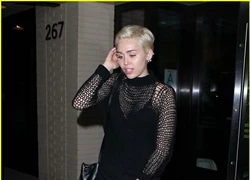 Miley Cyrus kín đáo thùy mị đi gặp "mẹ chồng tương lai"