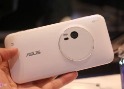 Mô hình Asus Zenfone Zoom trưng bày ở MWC 2015