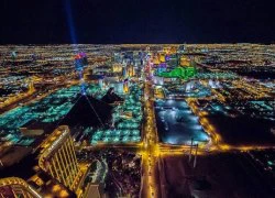 Ngắm "thành phố không ngủ" Las Vegas từ độ cao 2600 mét