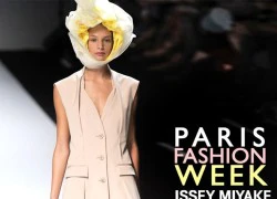 Những bí mật gây sốc phía sau tấm vé mời fashion week