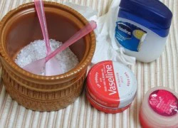 Những lý do bạn nên có một lọ Vaseline trong túi