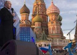 Putin cất tiếng hát mừng một năm sáp nhập Crimea