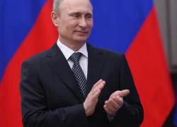 &#8216;Putin không ốm, cái bắt tay của ông có thể bóp vỡ tay bạn&#8217;